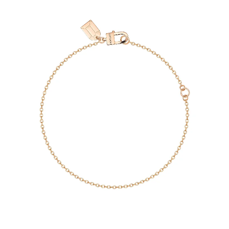 women’s wrist bangles -DAVIDOR Chain Bracelet with Signature Arch ID Tag and Arch Clasp