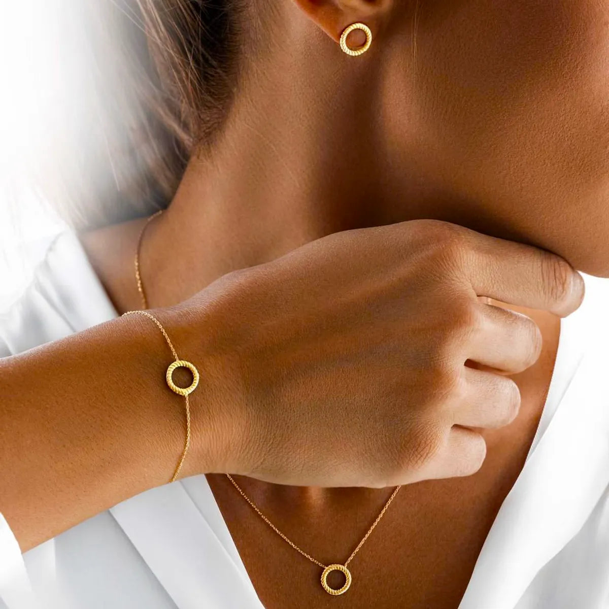 gold bracelets for women -Wholesale Jewelry Vintage Style Simple Style Round 304 Stainless Steel 18K Gold Plated Bracelets Earrings Necklace