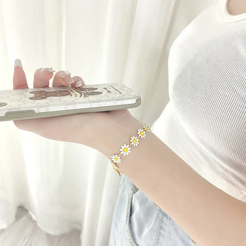 White Daisy Bracelet